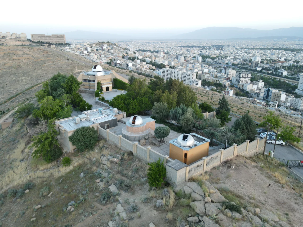 رصدخانهٔ امروزی ابوریحان بیرونی در شیراز؛ تصویری از سال ۲۰۲۳، نه رصدخانه‌ای ساخته‌شده در زمان بیرونی.
